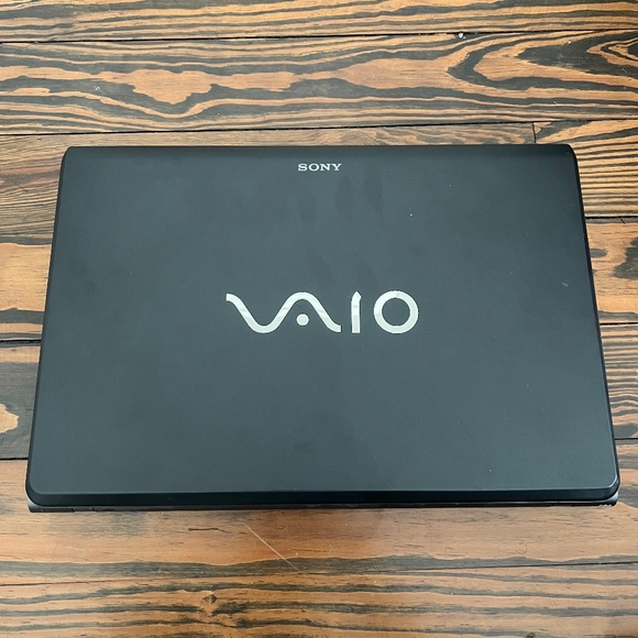 Sony Vaio Laptop Computer - Picture 1 of 4